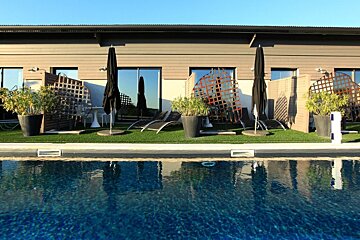 Auberge la Feniere Hotel, Cadenet pool