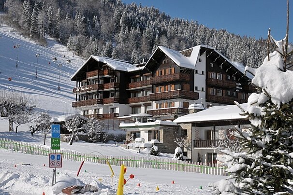 Champs Fleuris Hotel, Morzine Centre exterior