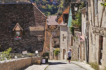the road that leads out of rocamadour