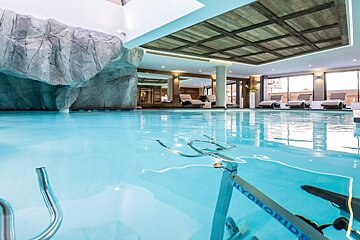 Le Kaila Hotel, Meribel indoor swimming pool