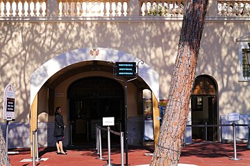 entrance to palais princier monaco