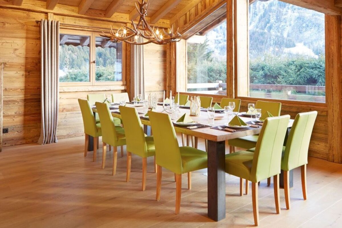Zenith 1 Chalet, Chamonix - Argentiere dining area