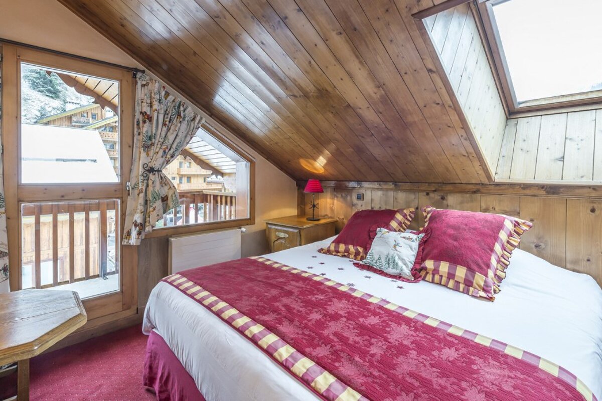 L'Eterlou Hotel, Meribel double bedroom