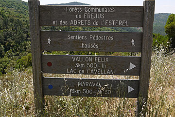 Good signage for walkers and bikers