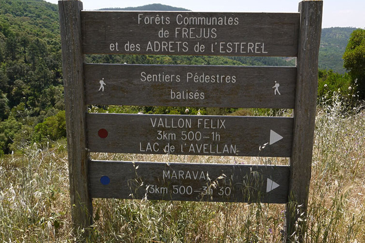 Good signage for walkers and bikers