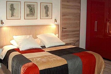 5 Lasserre, Moulon double bedroom