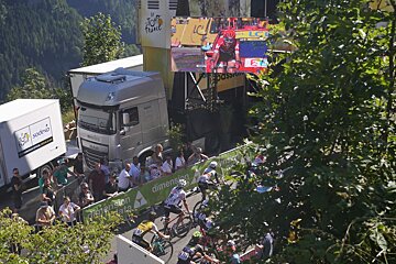 big screen and riders in the tour de france