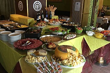 Bhangrabar Bar, Milan breakfast