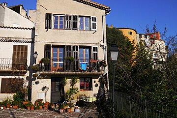 homes in biot