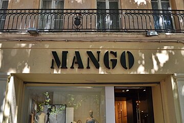 image of the outside of a shop with a balcony above