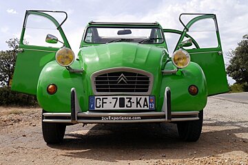 Vintage Road Trip 2CV