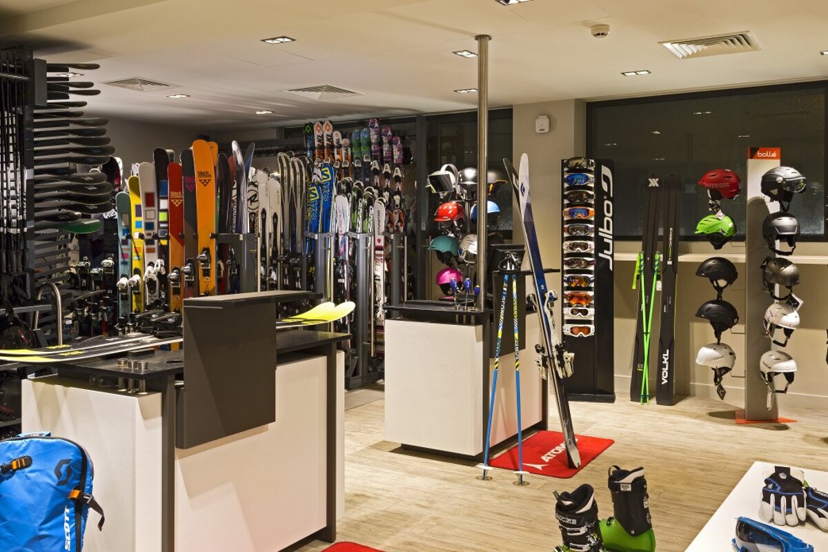 L'Heliopic Sweet & Spa Hotel, Chamonix shop interior