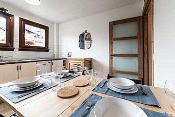 Plein Soleil No.4 Apartment, Morzine dining room
