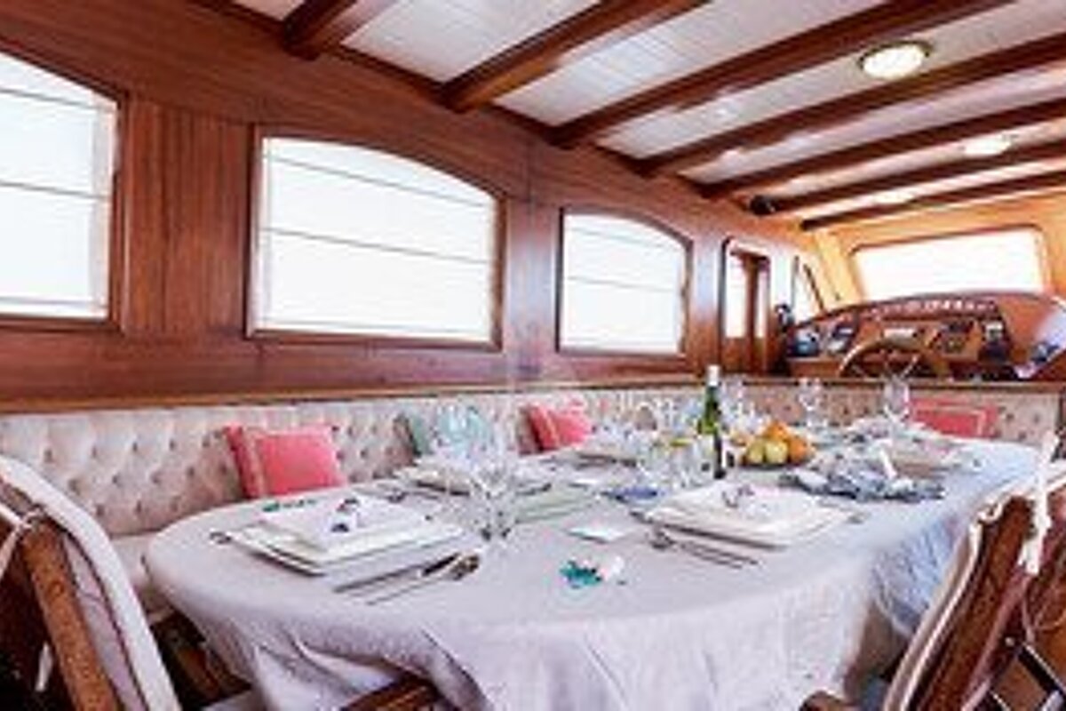 Goleta Turka 114' 35m Sailing Yacht, dining