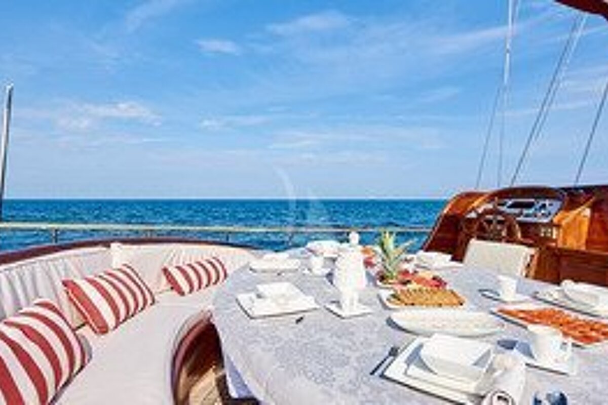 Goleta Turka 114' 35m Sailing Yacht, dining