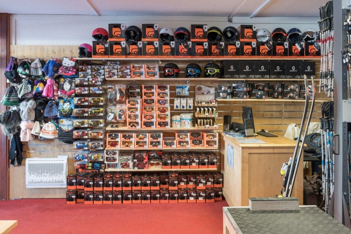 Skimium - Snow Pro Villards Ski Hire, Les Arcs 1800 shop interior