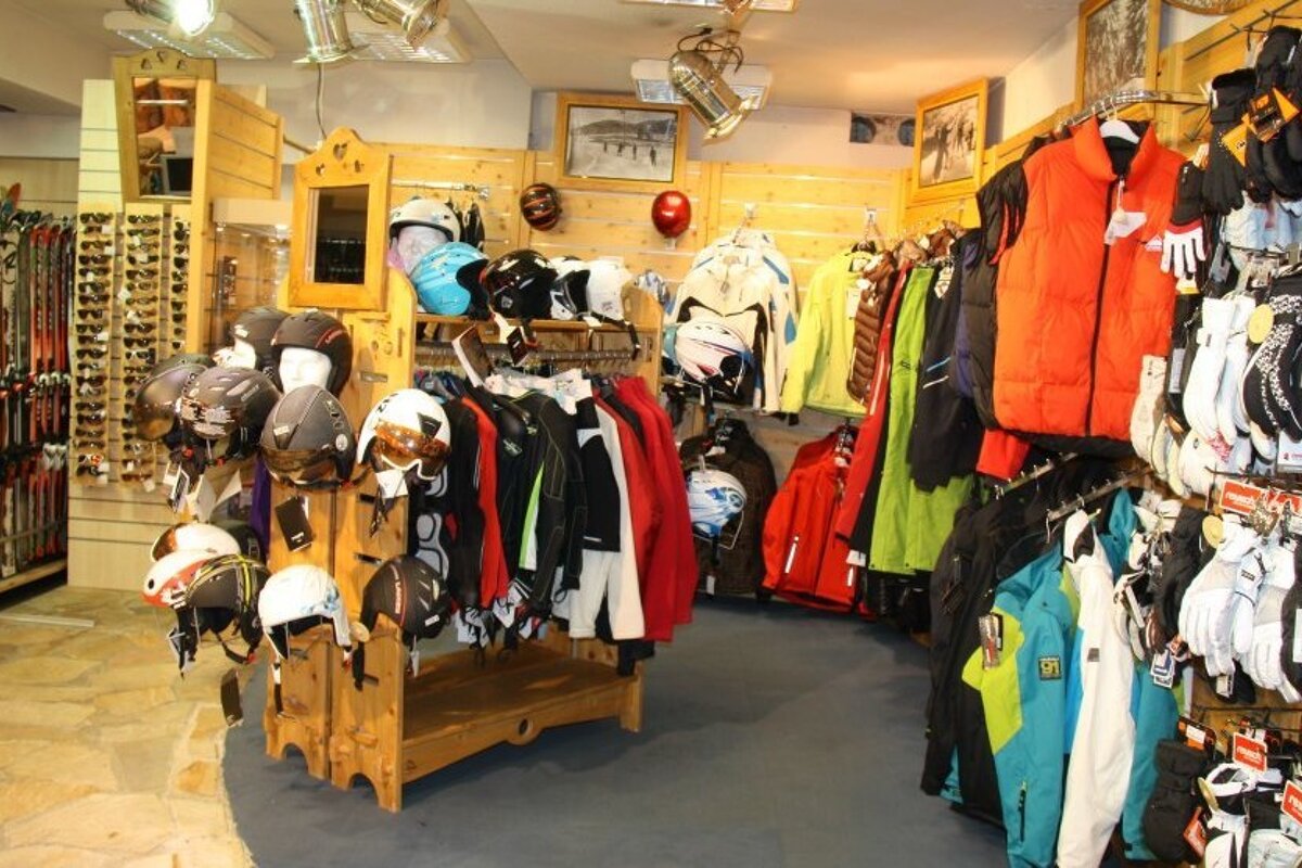 Camp d'Base Ski Hire, Les Deux Alpes shop interior