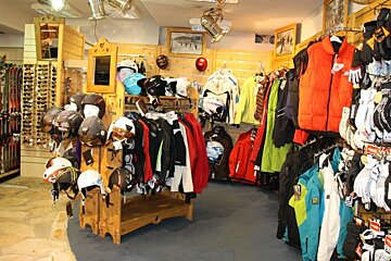 Camp d'Base Ski Hire, Les Deux Alpes shop interior