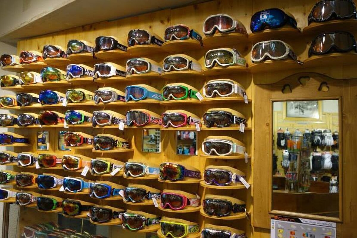 Camp d'Base Ski Hire, Les Deux Alpes shop interior