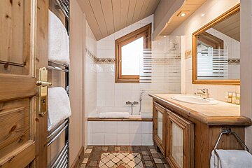 A bathroom with a bathtub and a sink