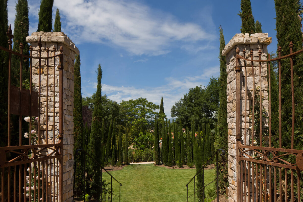 clairiere-cypriere-domaine-du-mas-de-pierre-resort-spa-saint-paul-de-vence-cote-dazur.jpg
