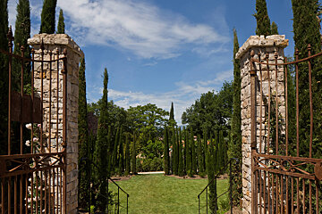 clairiere-cypriere-domaine-du-mas-de-pierre-resort-spa-saint-paul-de-vence-cote-dazur.jpg