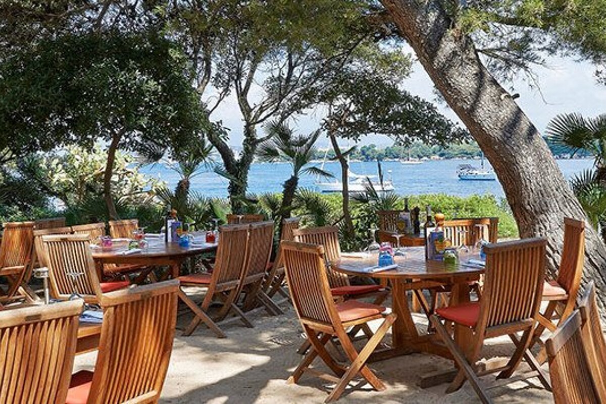 La Tonnelle Restaurant, Ile Saint-Honorat exterior