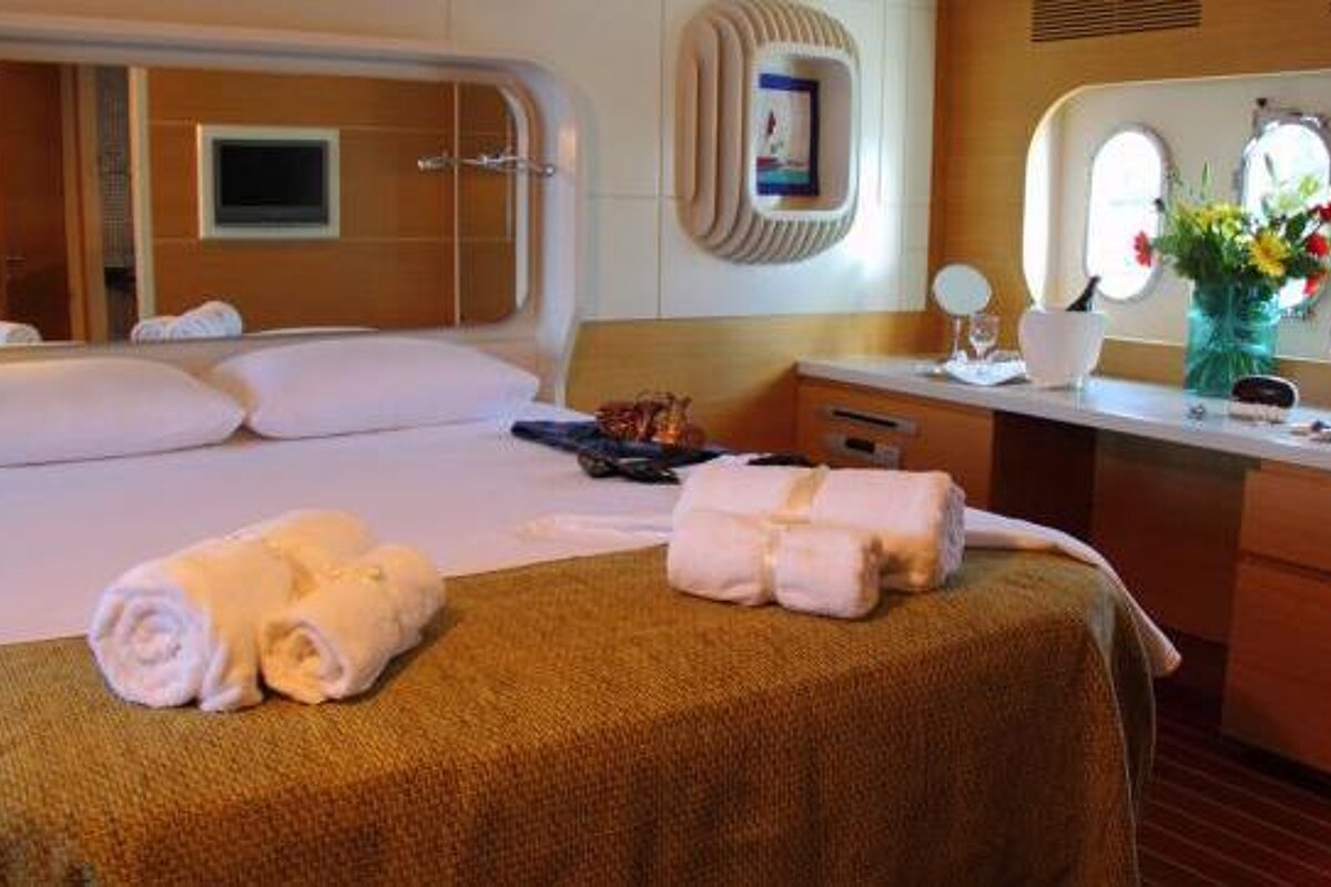 Pruva 80' 24.5m Motor Yacht, Ibiza cabin