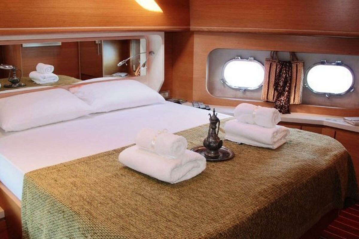 Pruva 80' 24.5m Motor Yacht, Ibiza cabin