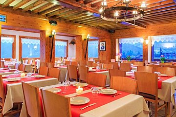 Blanche Neige Hotel, Courchevel Moriond hotel restaurant