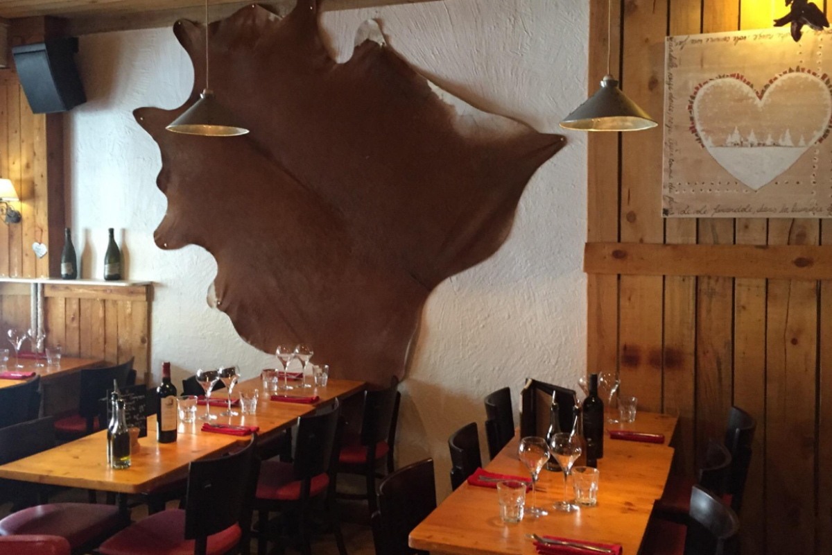La Porte d'a Cote Restaurant, 2 Alpes interior