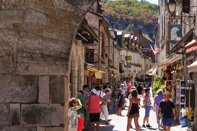 the pedestrian street in rocamadour with lots of people