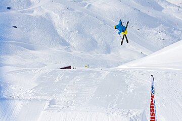 Big air in the snow park Val Thorens