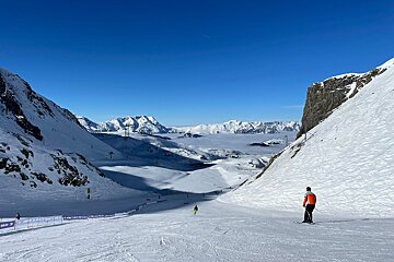 Bluebird day and empty pistes in Les Deux Alpes