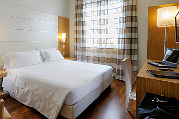 Canada Hotel, Milan - Centre double bedroom