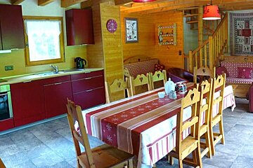 Clovis Chalet, Morzine kitchen