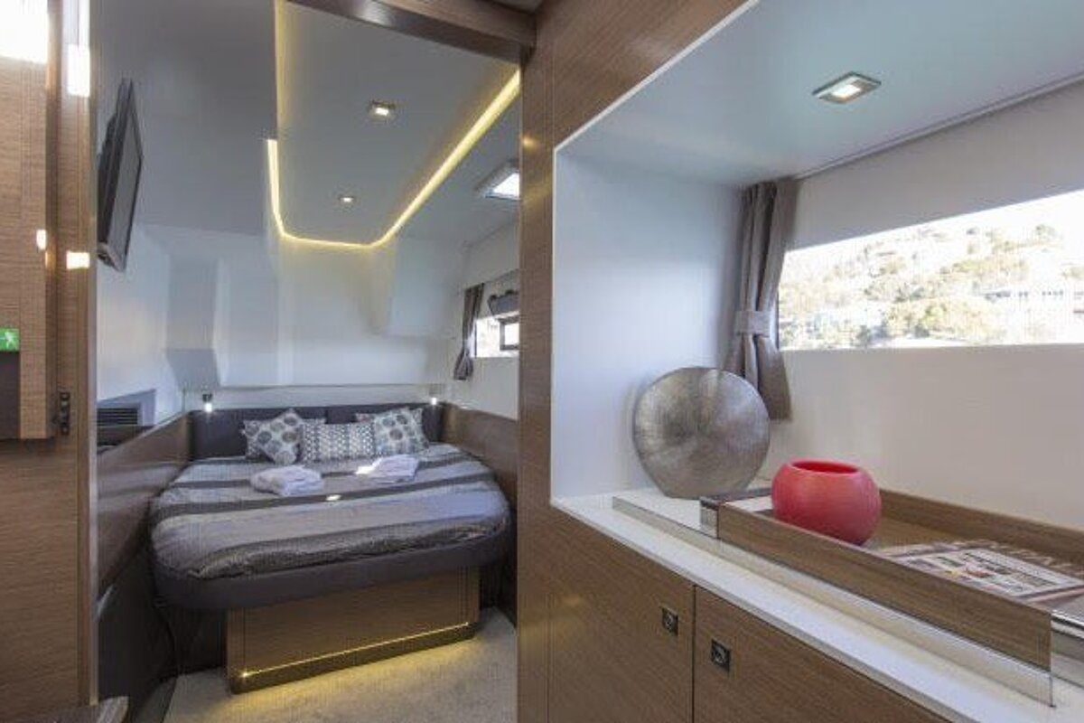 Fountaine Pajot 11m Motor Yacht, Palma de Mallorca cabin
