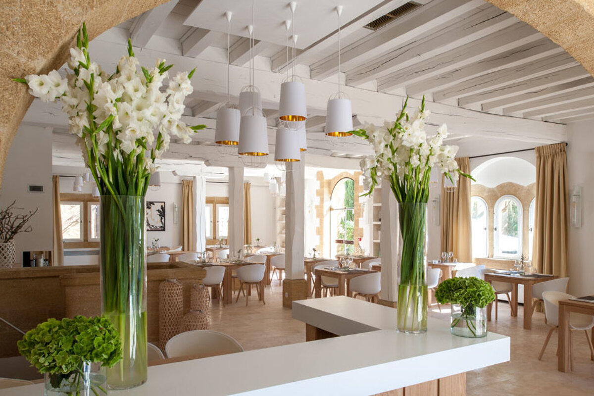 Le Vieux Castillon Hotel, Castillon-du-Gard dining room 