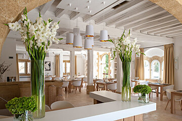 Le Vieux Castillon Hotel, Castillon-du-Gard dining room