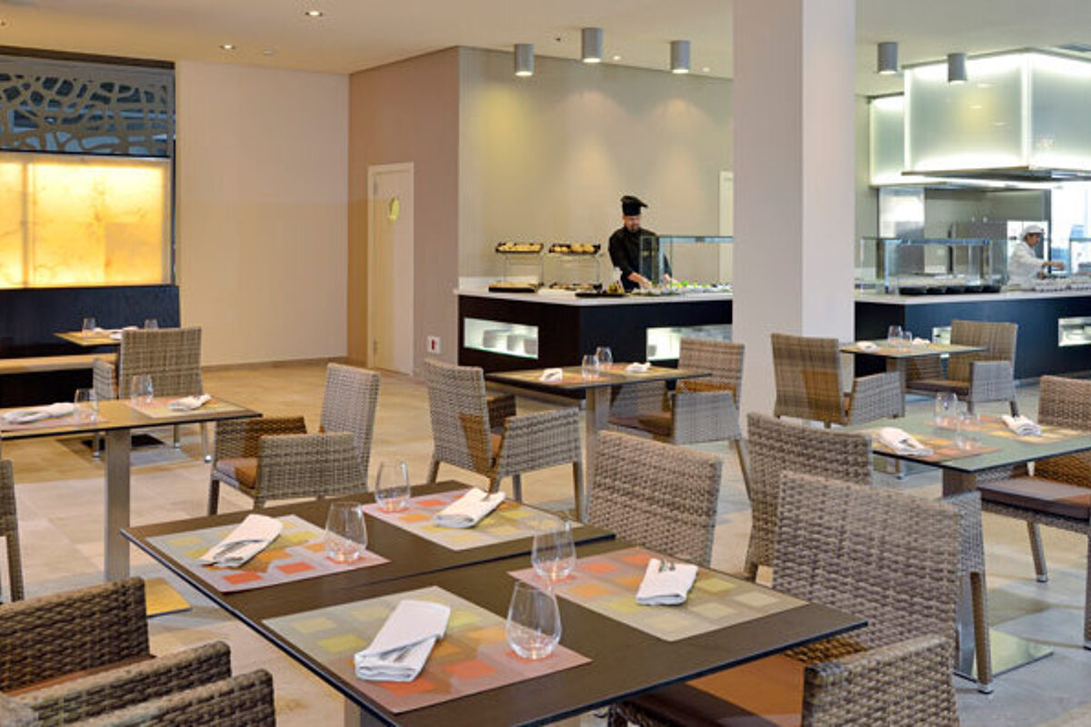 ME Mallorca Hotel, Calvia Beach resort restaurant