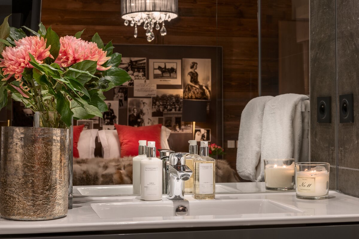 A bathroom with two sinks and a candle that says no 11
