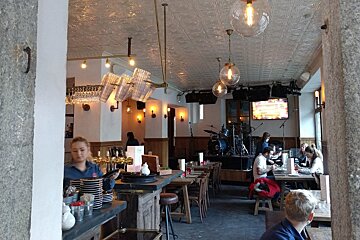 Chambre Neuf Apres Ski Bar, Chamonix interior