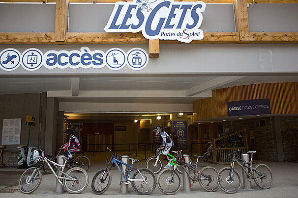 a picture of the front of les gets main lift pass office