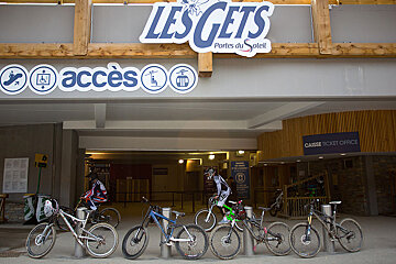 a picture of the front of les gets main lift pass office