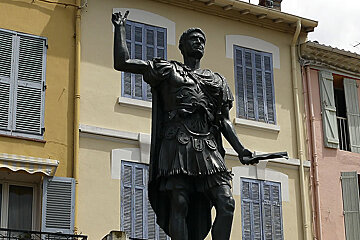 Statue in the centre of Frejus