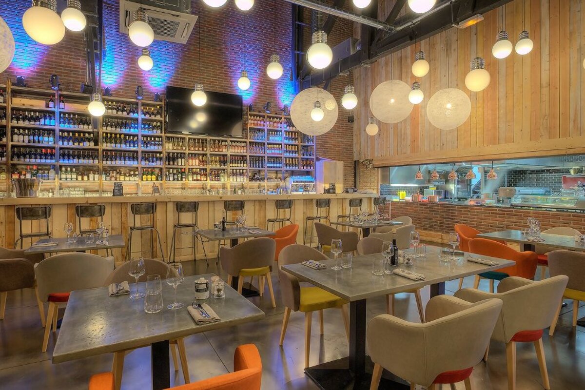 Le Tube Restaurant, Cannes interior