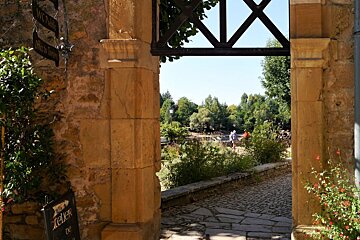 A stone archway with a sign that says atelier on it