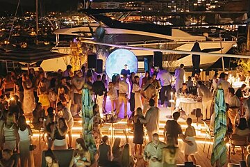 Lobster Club Full Moon Party