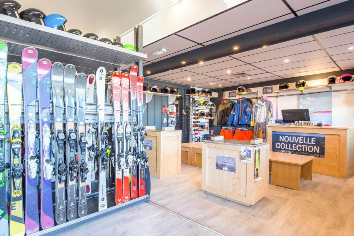 Skimium - Snow Pro Pre-Charmettoger Ski Hire, Les Arcs 1800 shop interior