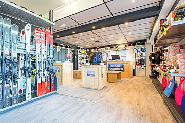 Skimium - Snow Pro Pre-Charmettoger Ski Hire, Les Arcs 1800 shop interior